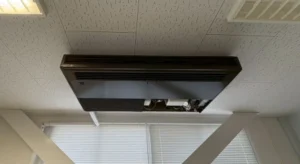 Before：【東京都大田区】美容室の天吊りエアコン入れ替え工事｜早朝・深夜の対応で営業への影響はなし